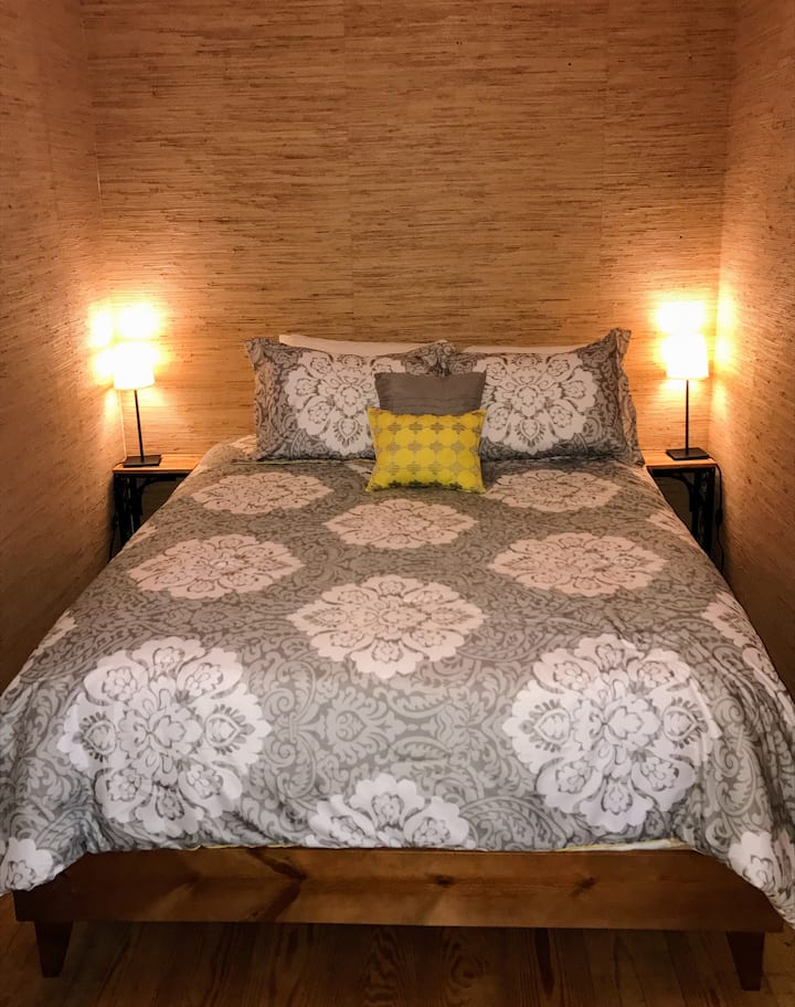 spálňa na prízemí s manželskou posteľou