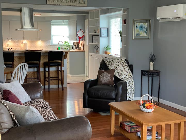 Cozy Contemporary Farm Style Home - Wenatchee