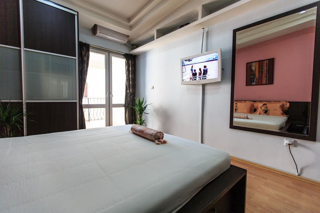 One bedroom with french bed, TV with cable TV