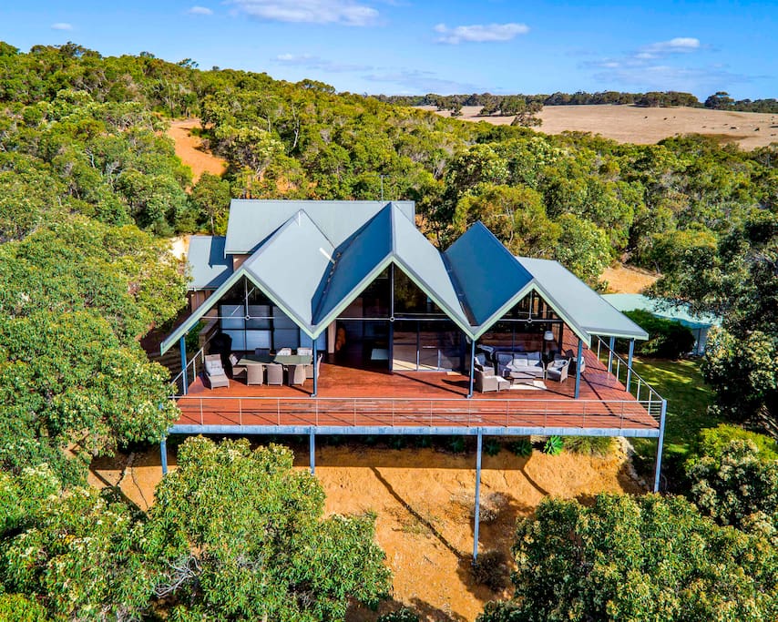 The Tree House, Eagle Bay Houses for Rent in Eagle Bay, Western