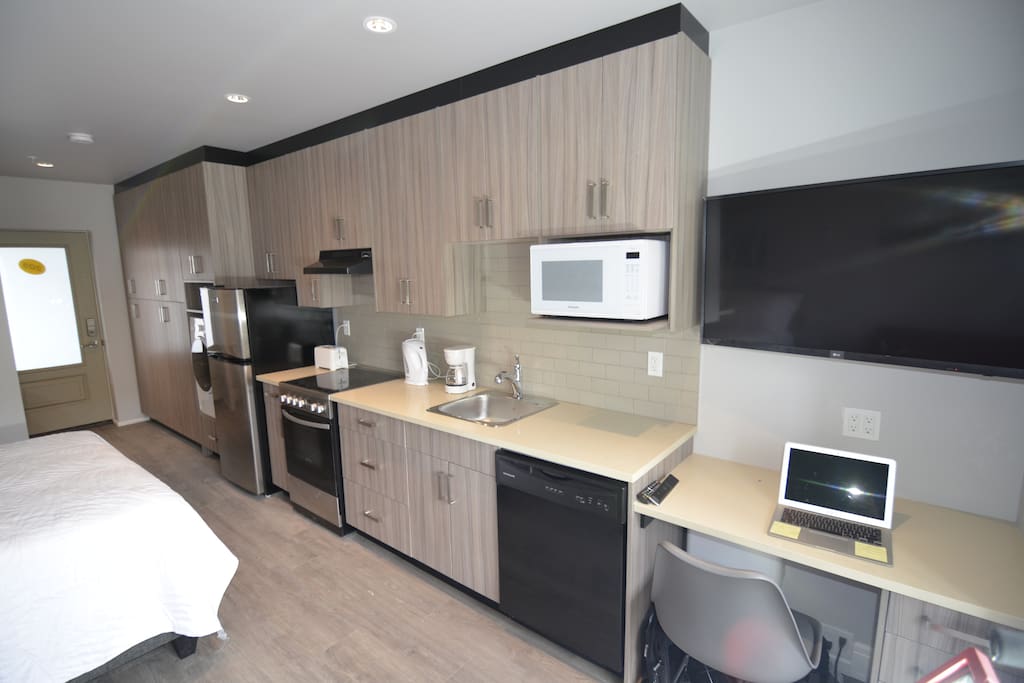 Full Kitchen.