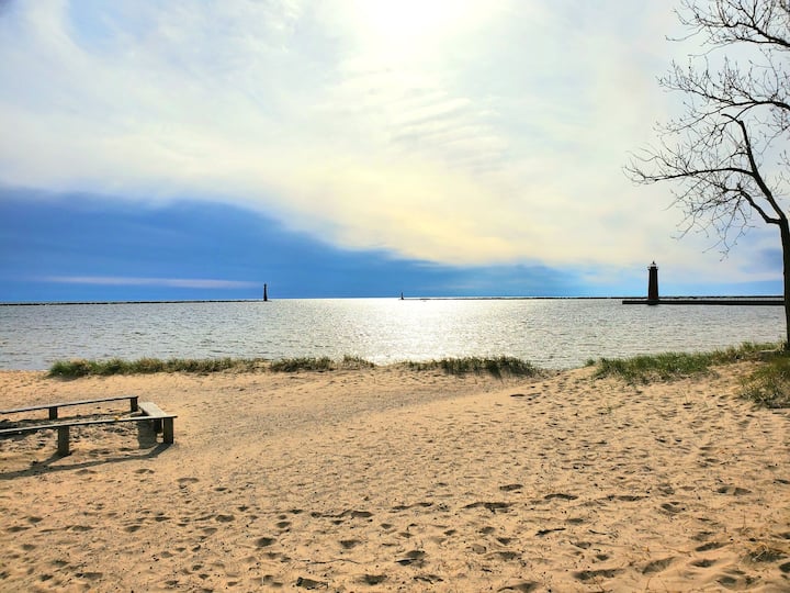 Muskegon Lake Vacation Rentals & Homes Muskegon, MI Airbnb