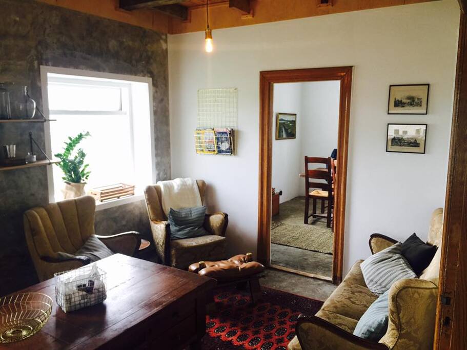 MIXED KITCHEN & SOFA ROOM. GREAT DYNAMIC BETWEEN KITCHEN, DINING & LIVING ROOMS.