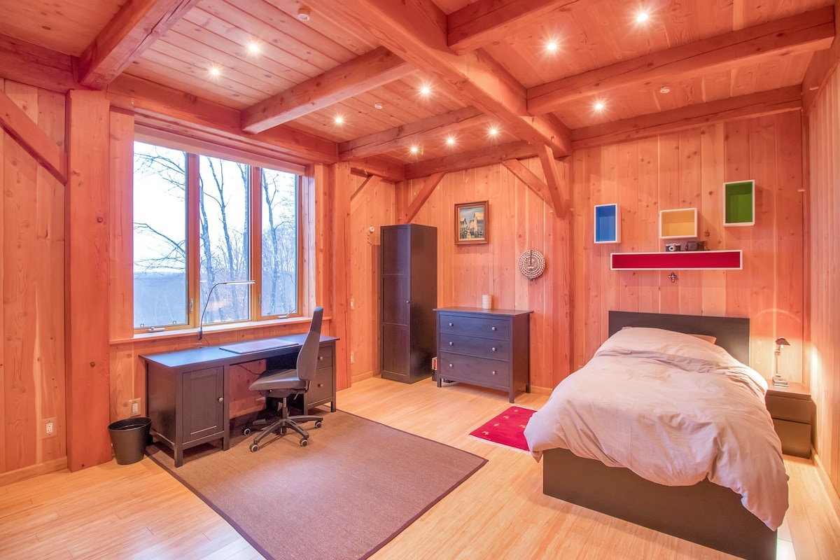 Furniture has been adjusted room now has 2 twin beds