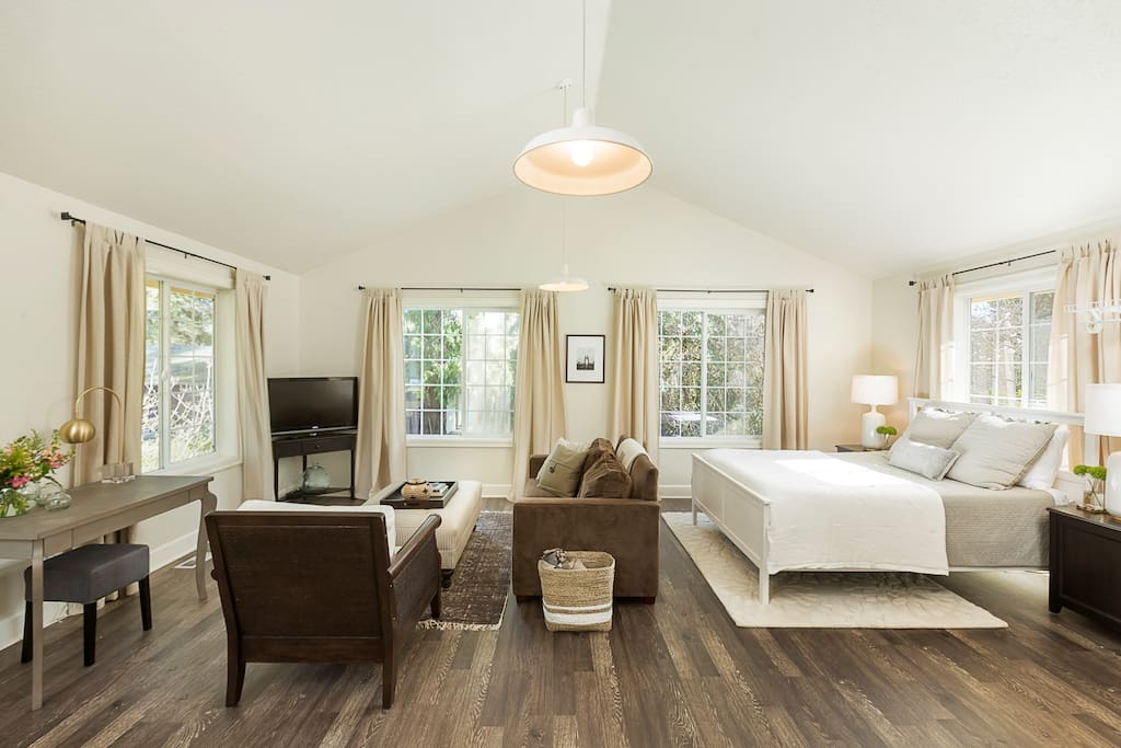620 sq ft studio/guesthouse located above our garage