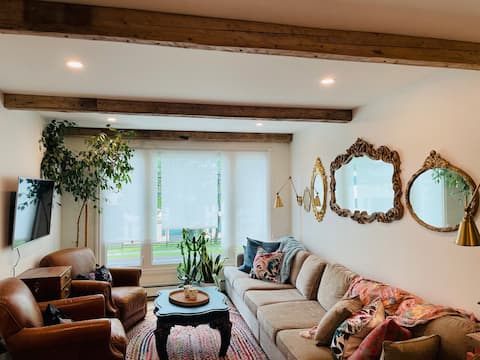 Downtown Treasure- close to everything!