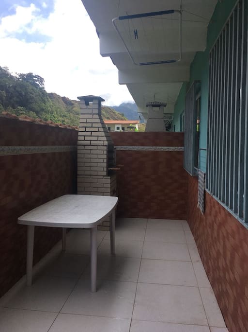 Areá particular com churrasqueira