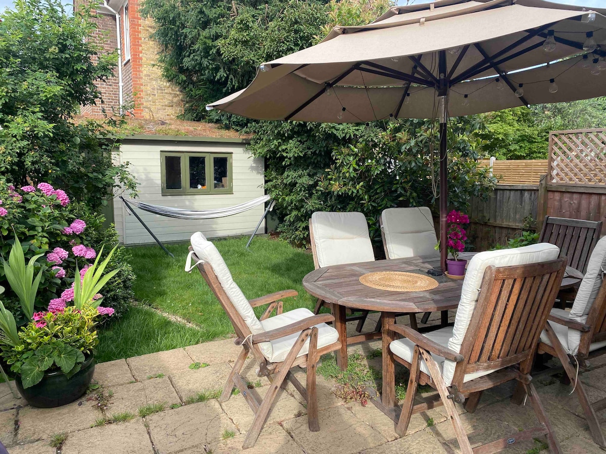 Popular Airbnb listing: House in Earlsfield in Greater London