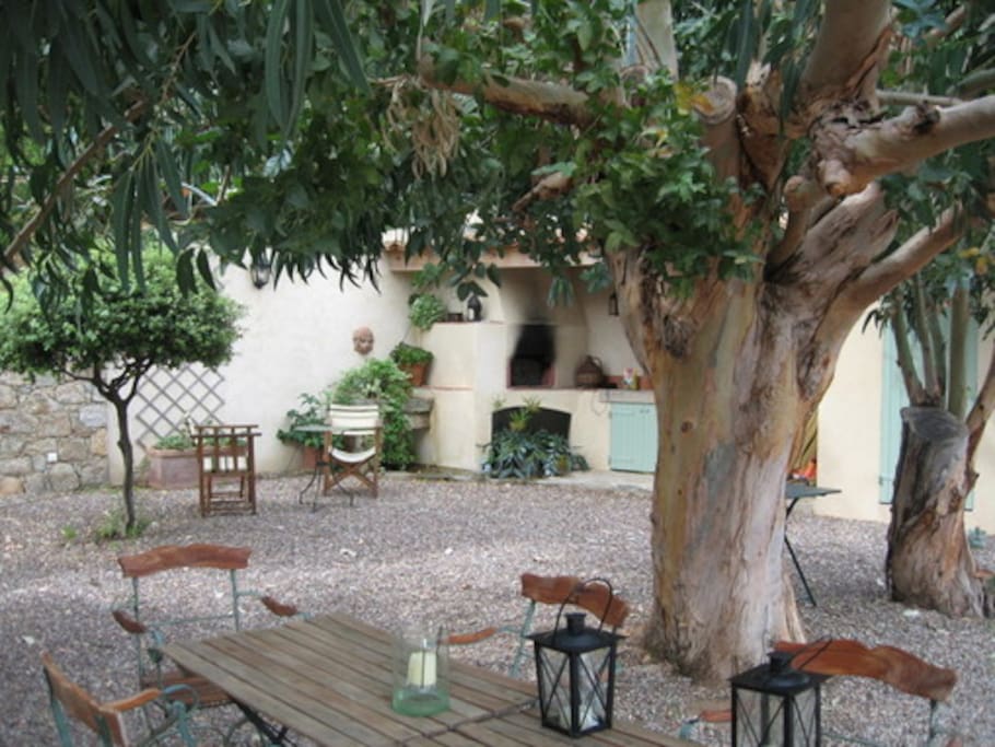 Terrasse jardins BBQ a proximité de la cuisine