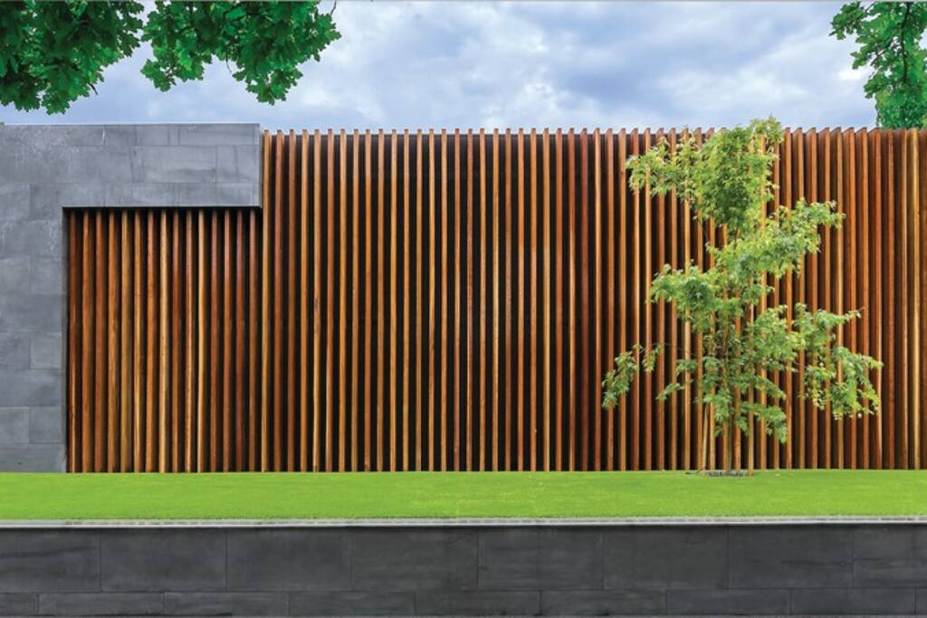 Ideally located metres from Lake Wendouree, restuarants, CBD and the medical precinct.