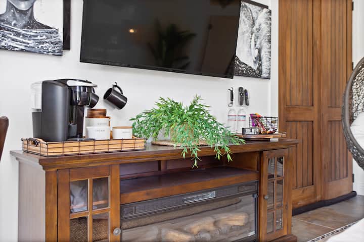 💎Uganda Art Bungalow💎 Private Guest Suite - Bakersfield, CA