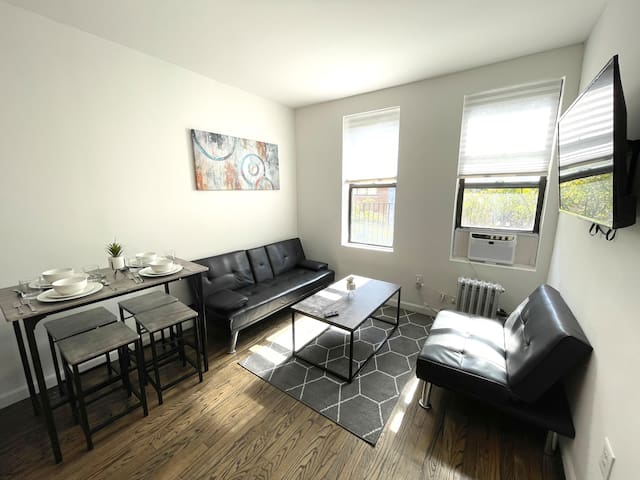 Stunning & Modern 2 BR – W/ Doorman & Laundry (23)