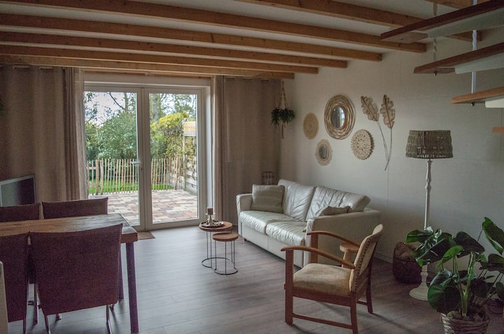 Atmospheric, complete house with views of the dunes