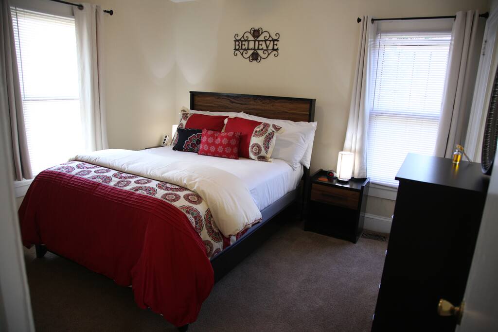 Queen size bedroom