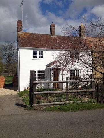 Dorset Cosy Cottage: rural, historic, coast, rail