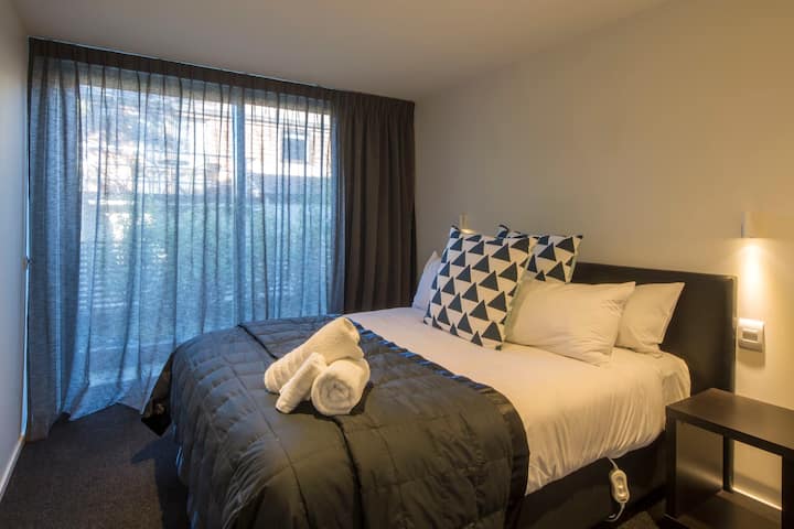 Საწოლი 193 × 203 სმ 