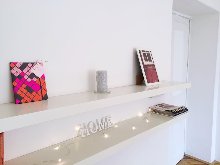 Cozy shelf to make you feel like at home.
