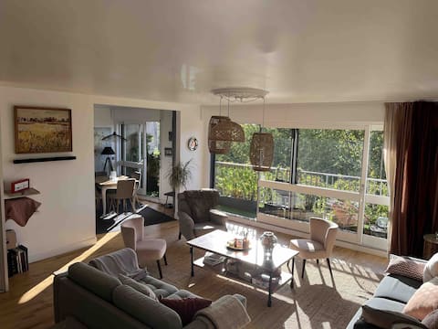 25 minutes by train to Paris - ideal for a family