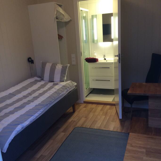 ROOM WITH SHOWER
