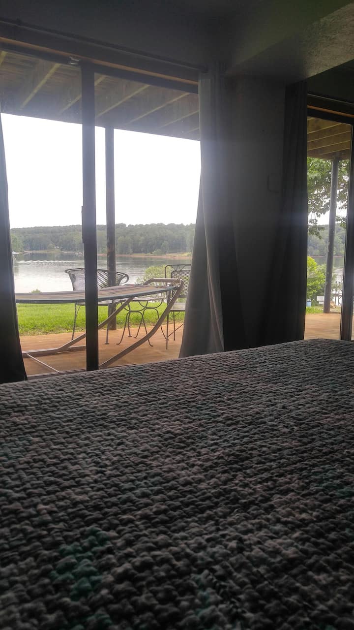 ตื่นขึ้นมาพบกับทะเลสาบที่มองเห็นได้!