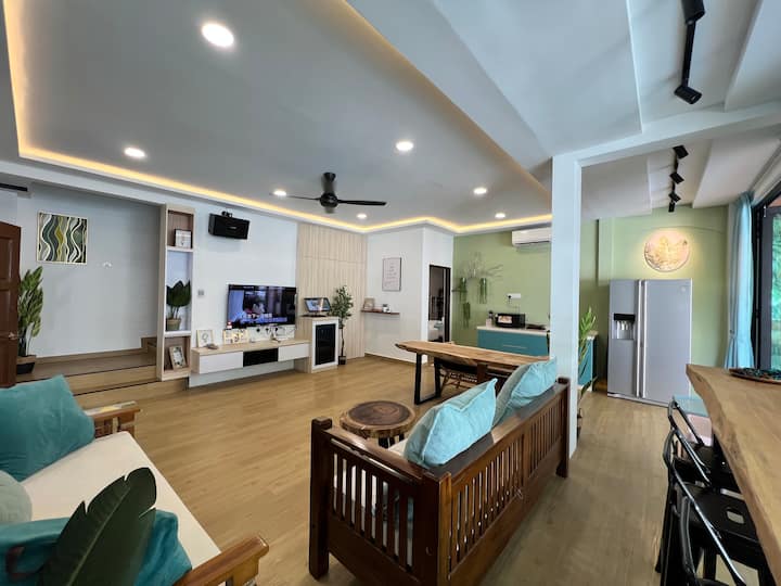 Hometel - The Viista Retreat | Bukit Indah - Johor Bahru