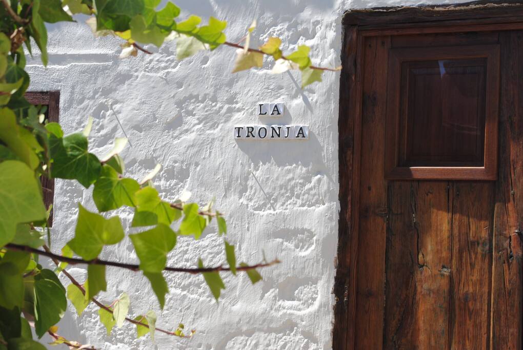 Detalle de la entrada a la vivienda principal