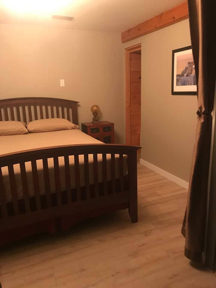 Bedroom with queen bed