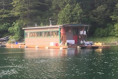 The+Caboose%2C+secluded+float+house+in+calm+waters.