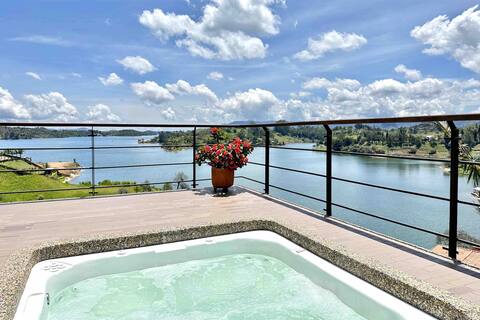 Linda finca en Guatapé with dam view and Jacuzzi