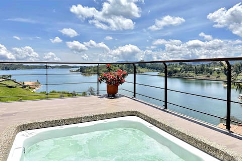 Linda finca en Guatapé with dam view and Jacuzzi