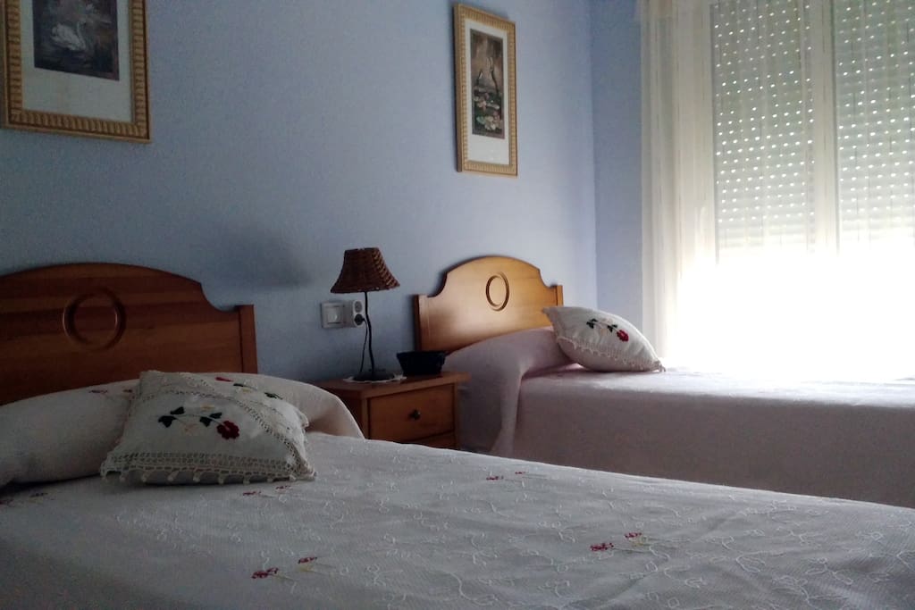 Dormitorio 2 camas con armario empotrado