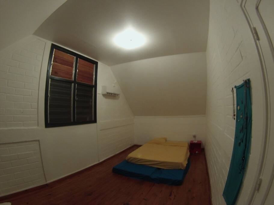 Un matelas confortable sur son sommier de palettes