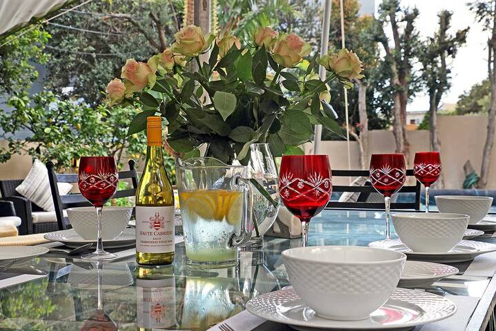 LOCATION LOCATION LOCATION, the GLITZY part of CPT gallery image 2