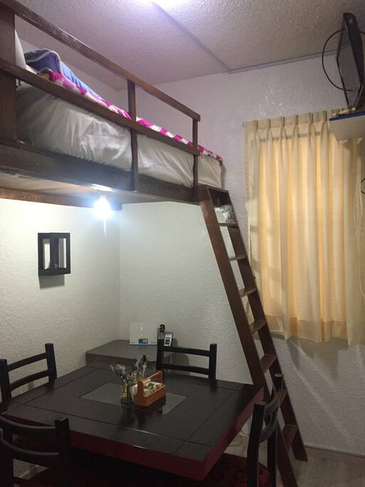 Litera con antecomedor para 4 personas
