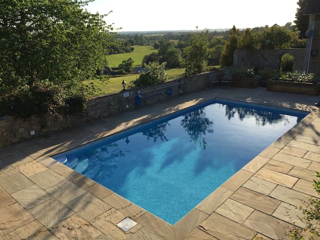 Luxury 2 bedroom barn with pool and tennis court