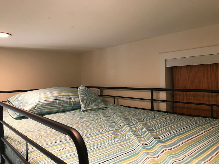 Brand-new individual bed (purchased in June 2017!)