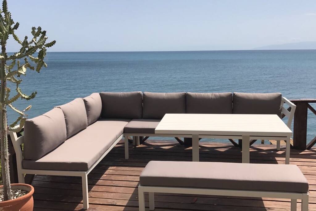 Deck a orillas del mar