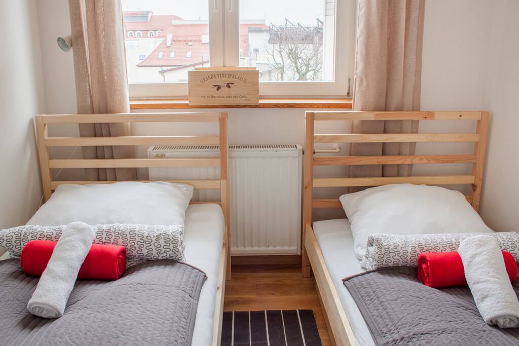 W Apartamencie znajdują się dwa pojedyncze łóżka