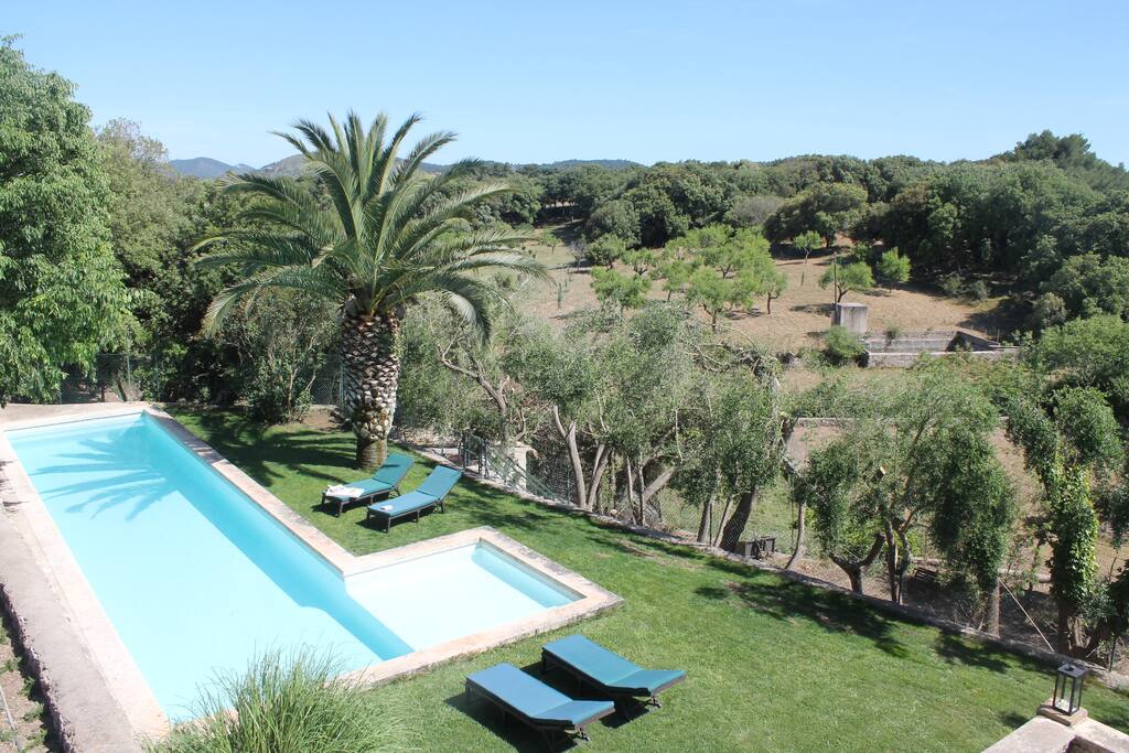 Piscina de 15'5x4 de agua salada. Vista desde terraza superior