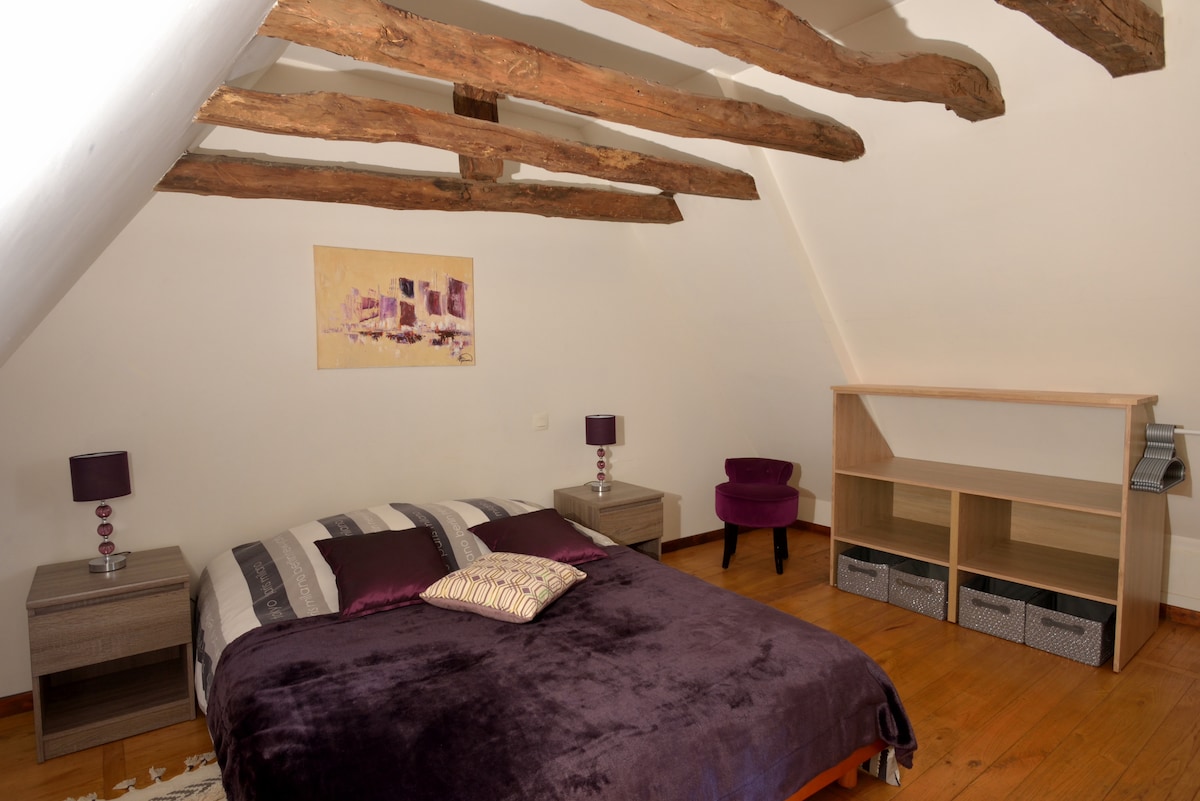 Habitación en planta alta con cama de matrimonio 160 x 200