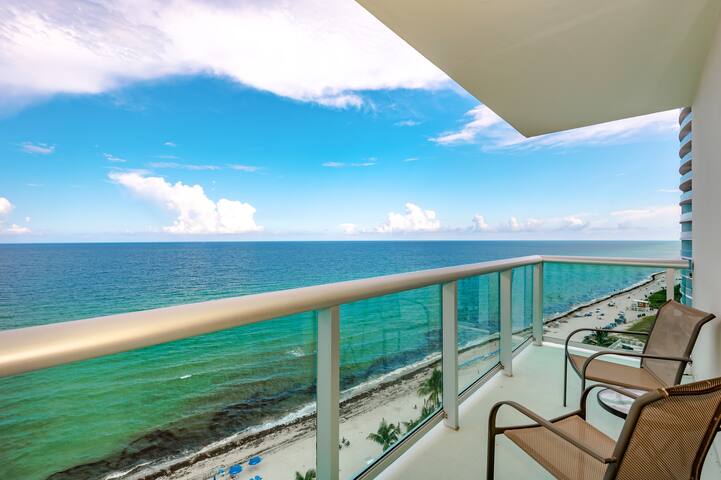 The Tides Condominium gallery image 2