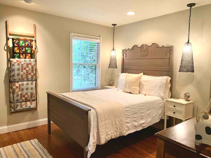 חדר שינה לאורחים מיטה בגודל מלא