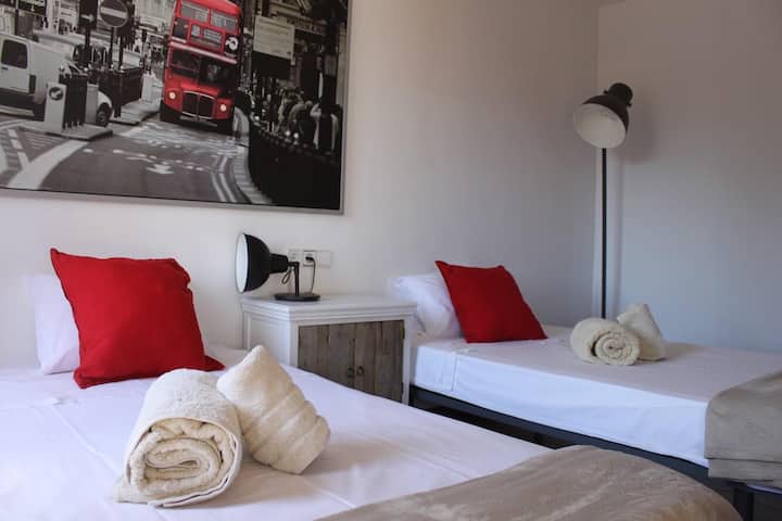 BEDROOM 3 WITH BALCONY . SIZE ROOM 15M2