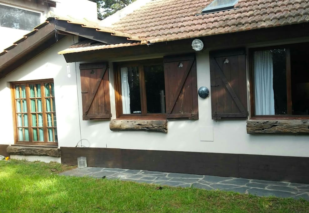 Fachada y patio interior frontal