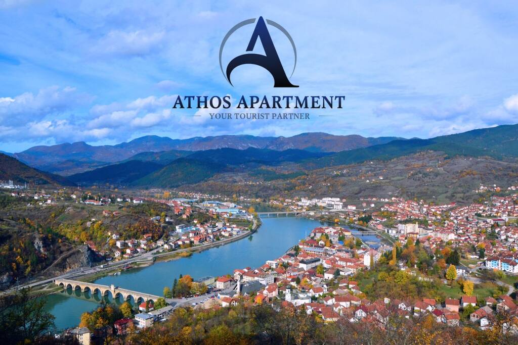 POGLED NA STARI MOST I VISEGRAD SA BRDA IZNAD MEGDANA