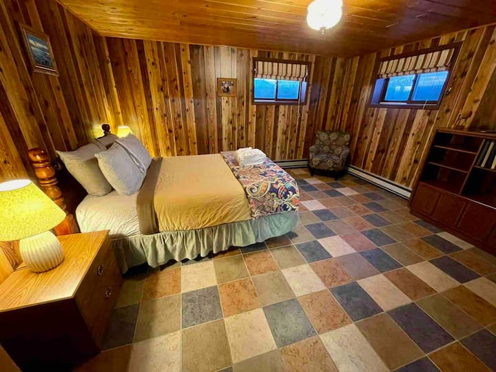 楼下1号卧室（转角房）