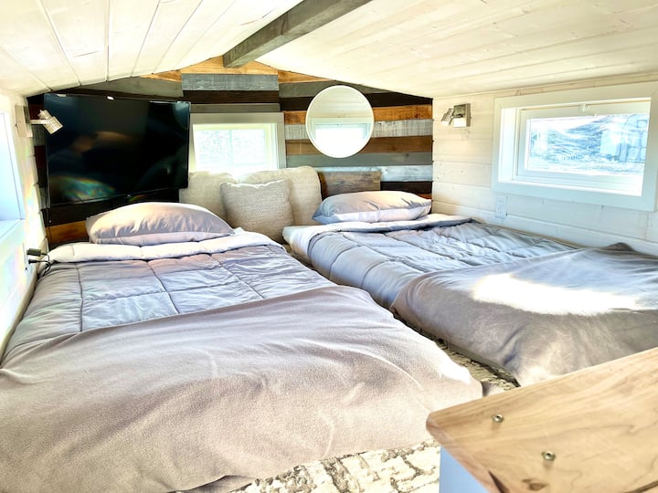 Here is the second sleeping loft in bedroom mode. If you have extra guests please let us know and we can bring in the floor mattresses before you come. 