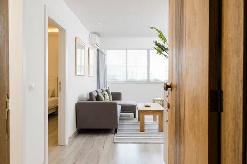 1BD Bright Clemenceau - Power 24/7 + Balcony
