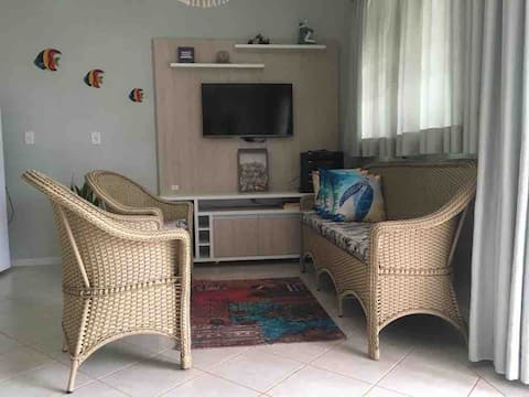 Popular Airbnb listing: Full house with lawn on Palmas Beach in Governador Celso Ramos
