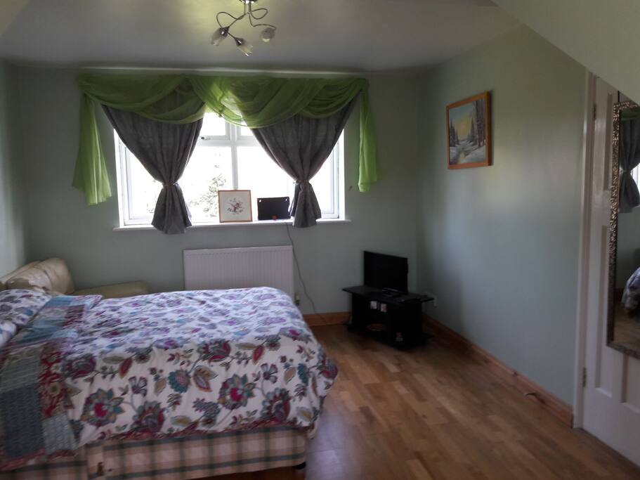 Double Bedroom At 41 The Walnuts Houses For Rent In Essex